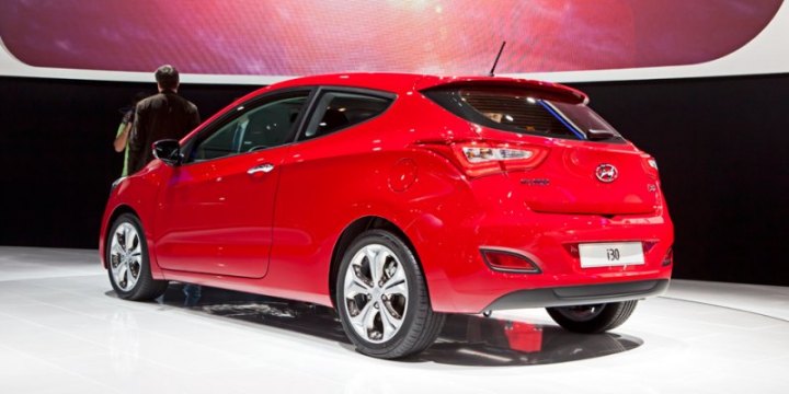 В России начинаются продажи трехдверной модификации хэтчбека Hyundai i30. Напомним, что в нашей…