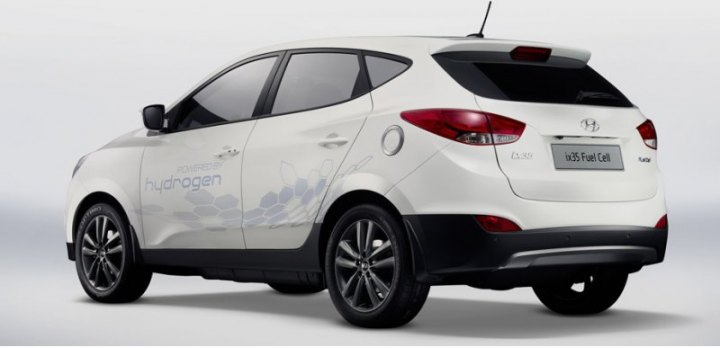 Фирма Hyundai запустила в серию…
