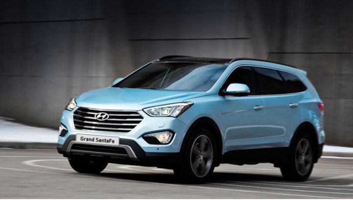 Паркетник Hyundai Grand Santa Fe пока…