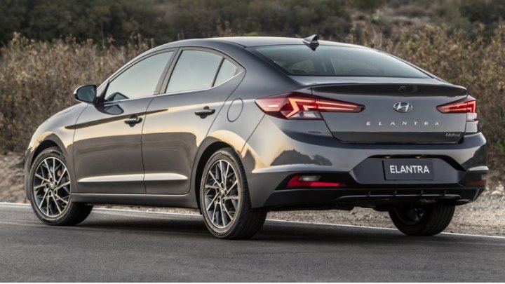 За океаном Elantra доступна с теми же…