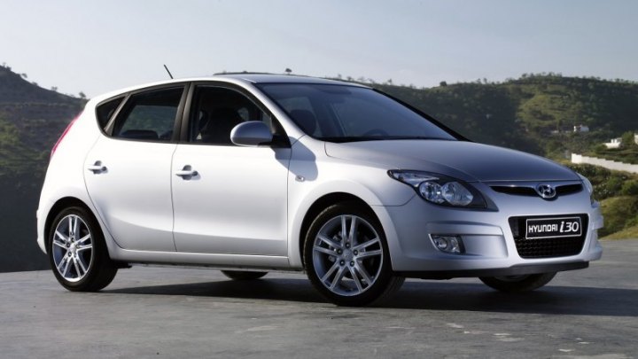 «Первый» Hyundai i30 предлагался у нас с атмосферниками 1.4 (109 л.с., 137 Н·м)…