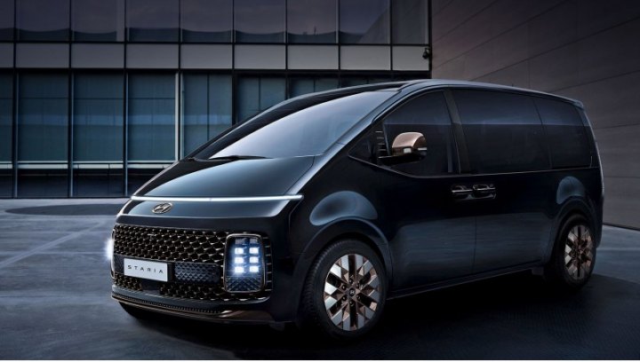 Hyundai Staria, напоминающая…