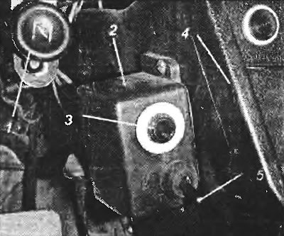 1. ручка управления дроссельной заслонкой; 2. корпус блока управления; 3.…