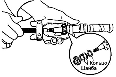 а) При помощи съемника снимите…