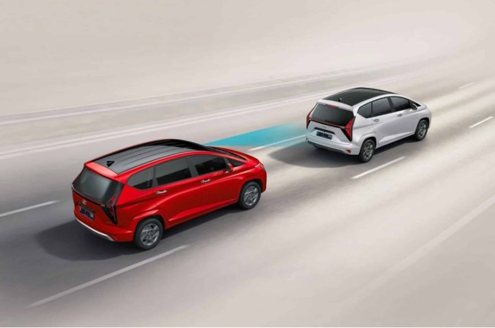 Внешний облик модели выполнили с оглядкой на другой, более крупный минивэн Staria. Как и в случае с…