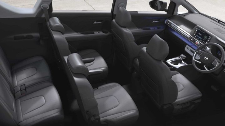 В салоне дизайнеры «Хендэ» использовали новомодное решение с объединением в общий кластер дисплеев…