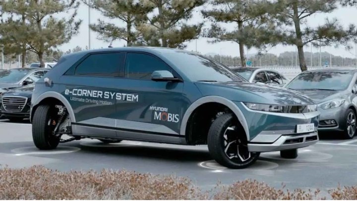 Hyundai Ioniq 5 научили парковаться в…
