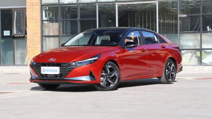 Осенью прошлого года седан Elantra уже…