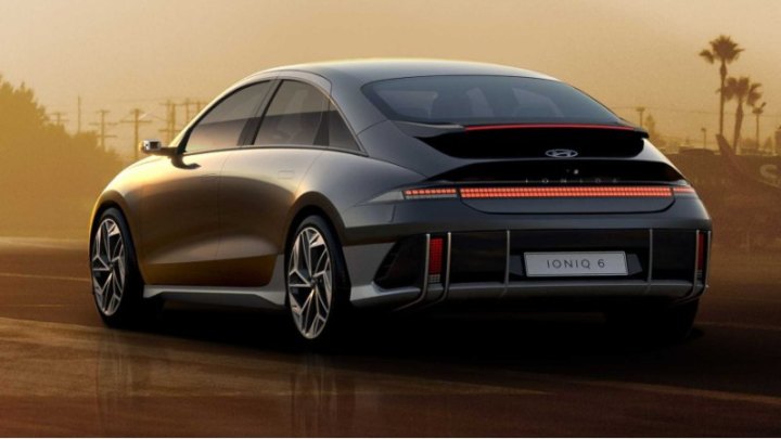 Напомним, что EV6 GT имеет два…