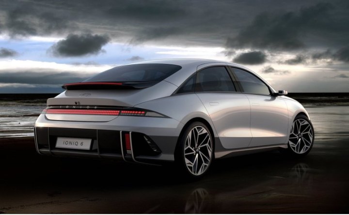 От обычного Ioniq 6 его…
