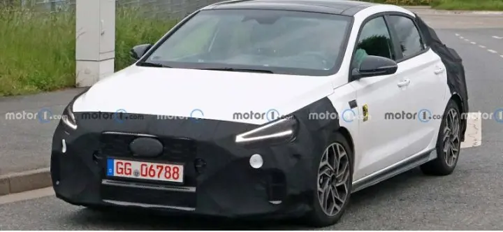 Обновленный Hyundai i30 вышел на тесты в кузове фастбэк