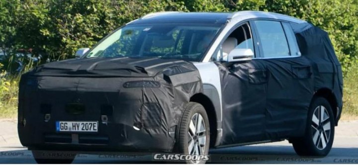 Трехрядный электрокроссовер Hyundai…