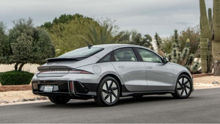 На электрический седан Hyundai Ioniq 6 в 2024 модельном году произойдет…