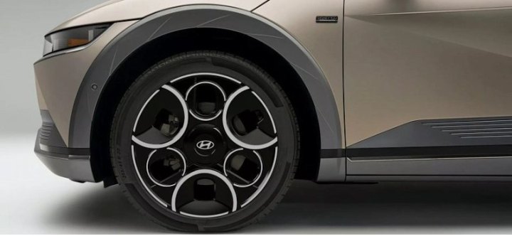 Hyundai запустила продажи спецверсии Ioniq 5 к 100-летнию Disney с головой…
