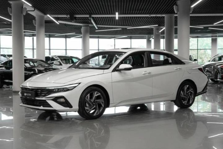 Рестайлинговый Hyundai Elantra добрался до России: помог параимпорт
