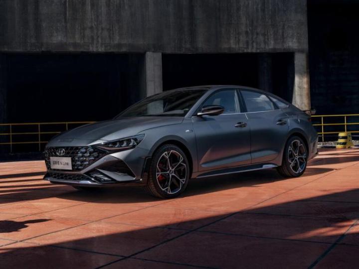 В РФ продают седан Hyundai, который…