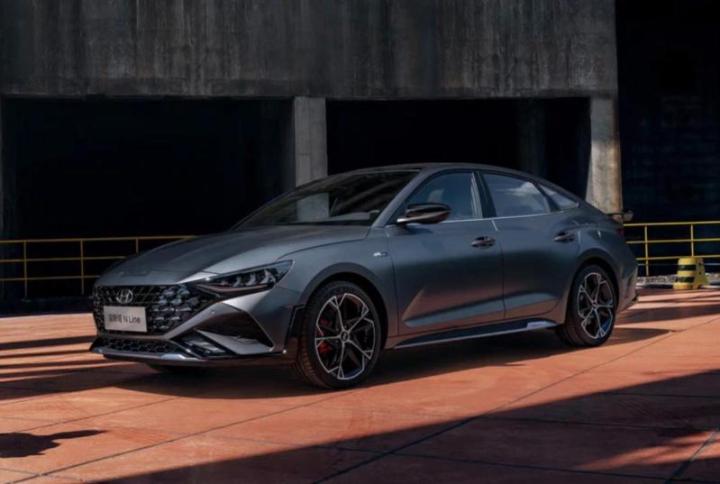 Роскошнее Elantra: рестайлинговый седан…