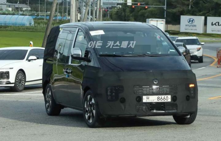 Корейский космовэн Hyundai Staria дожидается первого рестайлинга