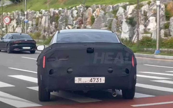 Внутри новой Elantra ждут появления…