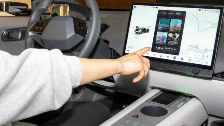 Концепт мультимедийной системы Pleos…