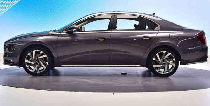 Еще не Genesis, но уже не Hyundai: в…