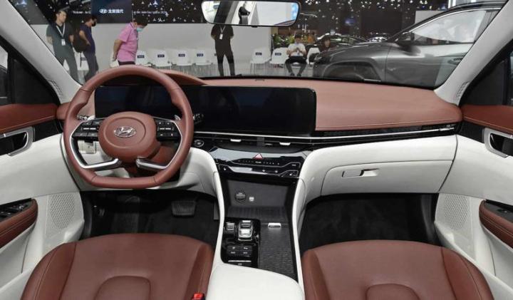 Интерьер Hyundai Mistra 2025