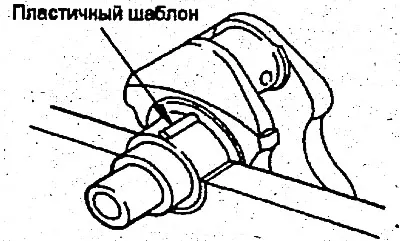 2. Отрежьте кусок пластичного шаблона длиной, равной ширине вкладыша, и…