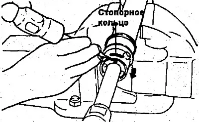 16. Поворачивайте ограничитель рейки по часовой стрелке, пока конец стопорного…