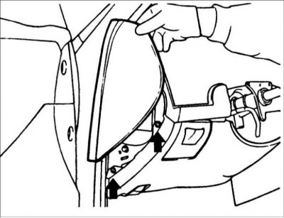 17. Выверните винты крепления боковой…