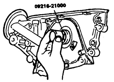 4. Используя специнструмент для снятия…