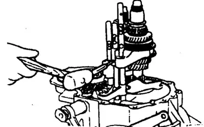 1) Установите пружинные штифты с помощью специнструмента (09414-11100) или…