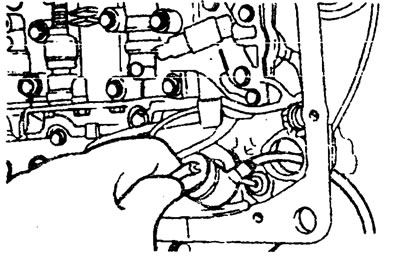 10. Установите корпус клапана на картер…
