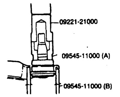 3. С помощью спещшструмента снимите шаровой шарнир с нижнего рычага.