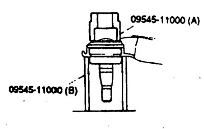 б. Напрессуйте пыльник на шаровой шарнир с помощью специнструмента.