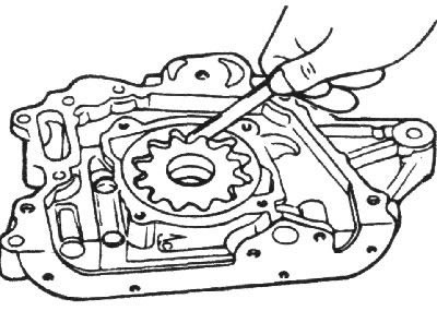 6. Щупом измерьте зазор между зубьями…