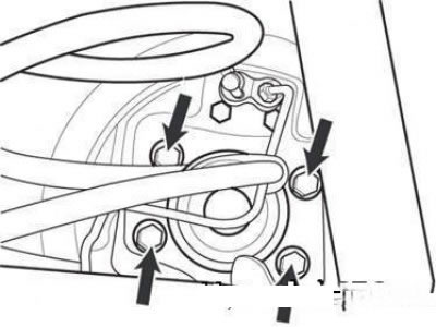 Болты крепления оси ступицы заднего…