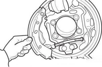 Отсоединение троса привода стояночного…
