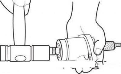 Выбивание распределителя из корпуса