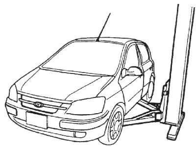 1. Așezați vehiculul pe un lift și ridicați-l.