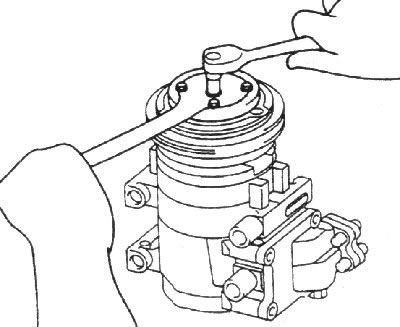 1. Выверните болт крепления втулки…