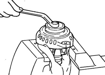 Fig. 7.27. Unscrewing the pulley…