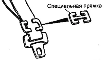 Закрепете детското столче с колан към специалната стойка, както е показано на…
