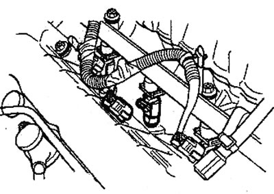 13. Отсоедините разъем жгута проводов топливных форсунок.