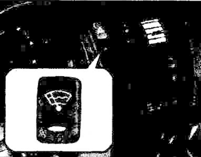 Windscreen heating switch (optional)