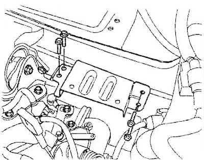 16. Отстранете скобата на батерията.