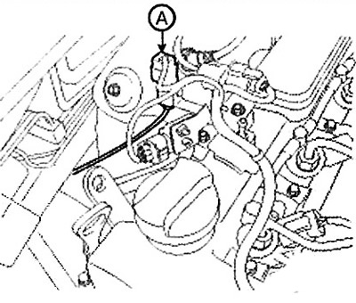 2. Отсоедините разъем (А) датчика…