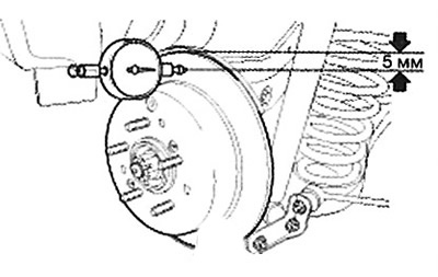 Примечание: Предельное значение биения тормозного диска: 0,03 мм или менее (для нового диска).