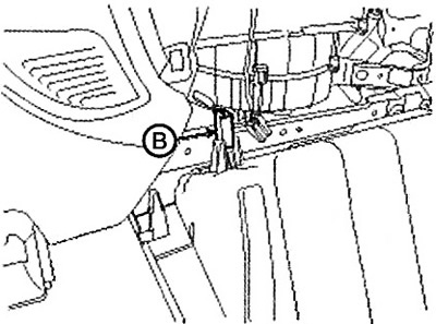 7. Disconnect the lamp connector (B).
